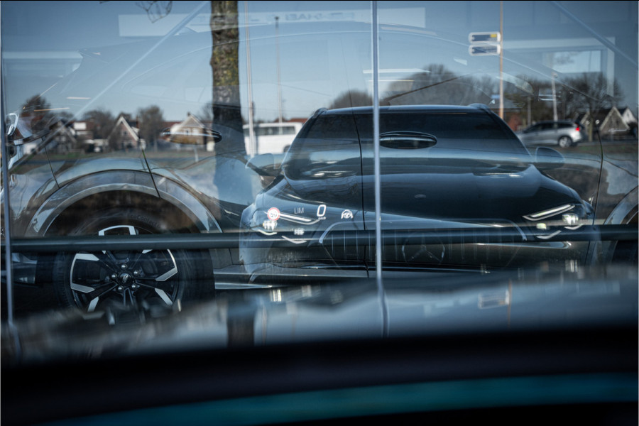 Mercedes-Benz E-Klasse Estate AMG 53 4MATIC+ Hyperscreen ** Massage ** Burmester ** Panodak ** Trekhaak ** Verwarmd stuurwiel ** Standkachel ** Verlichte grille ** Dashcam