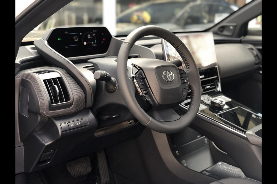 Toyota Bz4x 71,4 kWh 3-Fase Premium Bi-Tone + Panoramisch dak | JBL, Dodehoekherkenning, Leer, Parkeersensoren, Eerste eigenaar