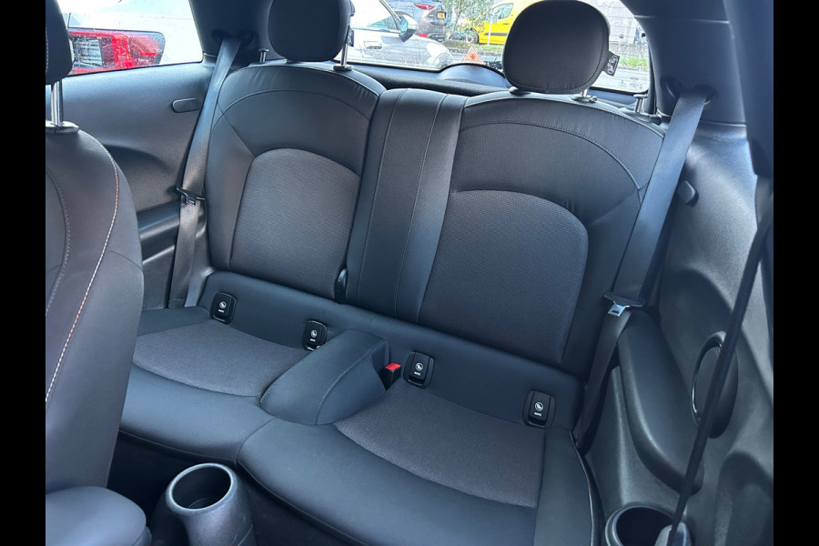 MINI Mini 1.5 Pepper Apple Carplay LED KeyLess NL-Auto Rijklaarprijs!