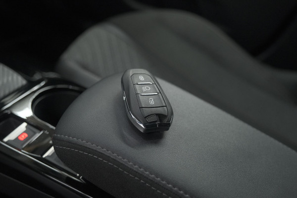 Peugeot 2008 Hybrid 136 e-DCS6 Allure | 360 Camera | Adaptieve Cruise Control | Dodehoekdetectie | Navigatie