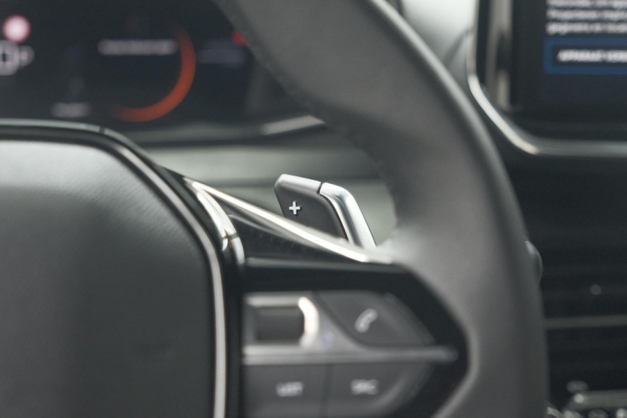 Peugeot 2008 Hybrid 136 e-DCS6 Allure | 360 Camera | Adaptieve Cruise Control | Dodehoekdetectie | Navigatie