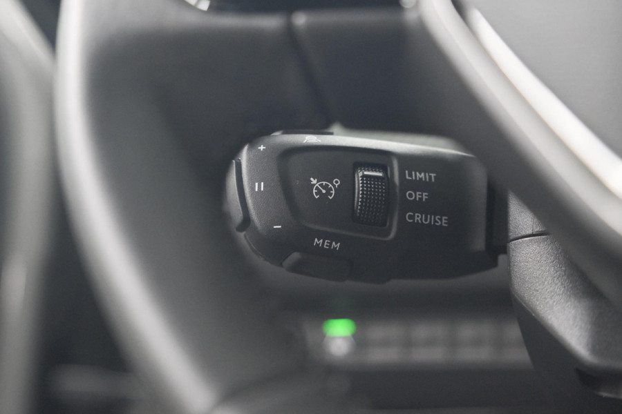 Peugeot 2008 Hybrid 136 e-DCS6 Allure | 360 Camera | Adaptieve Cruise Control | Dodehoekdetectie | Navigatie