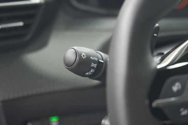 Peugeot 2008 Hybrid 136 e-DCS6 Allure | 360 Camera | Adaptieve Cruise Control | Dodehoekdetectie | Navigatie