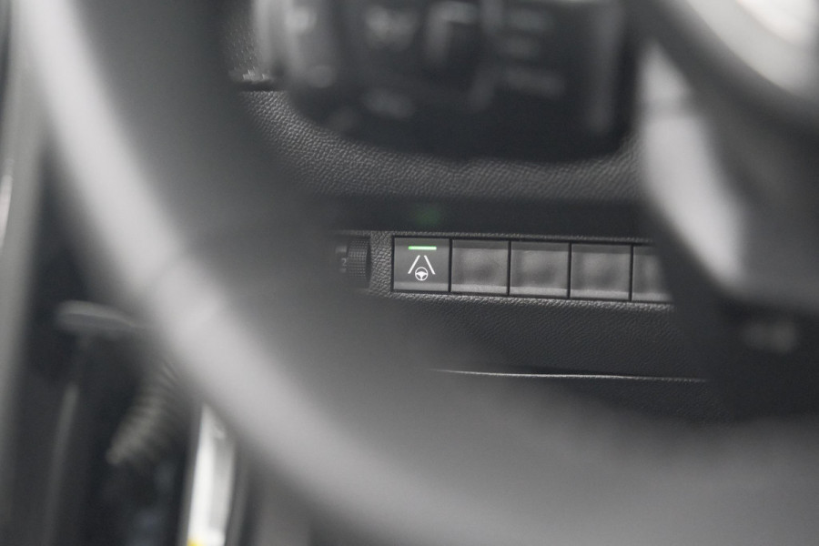 Peugeot 2008 Hybrid 136 e-DCS6 Allure | 360 Camera | Adaptieve Cruise Control | Dodehoekdetectie | Navigatie