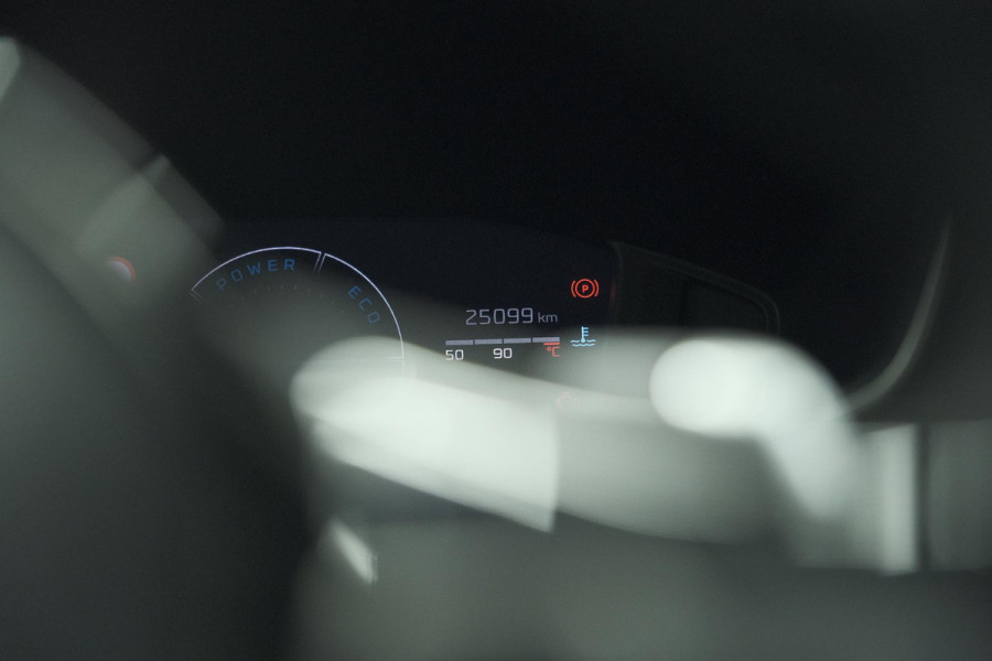 Peugeot 2008 Hybrid 136 e-DCS6 Allure | 360 Camera | Adaptieve Cruise Control | Dodehoekdetectie | Navigatie