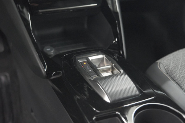 Peugeot 2008 Hybrid 136 e-DCS6 Allure | 360 Camera | Adaptieve Cruise Control | Dodehoekdetectie | Navigatie