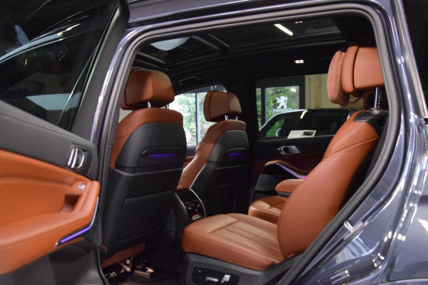 BMW X7 XDrive30d 6p. M-Pakket|1e Eig.|Org.NL|Panoramadak|Dealer Onderhouden