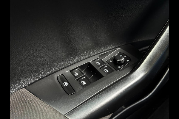 Volkswagen Polo 1.0 TSI R-Line Business_Navi_Carplay_Led_Virtual cocpit