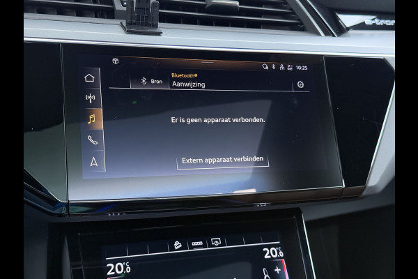 Audi e-tron 55 Quattro 95kWh 408PK Elektr.Leer+Verwarmd Pano-Dak Trekhaak Luchtvering Adap.Cruise Navi Ecc Stoelverwarming Business edition  SOH 93% LED Lmv Elek.Achterklep Privacy Glas Keyless Zwarte Hemel 1e Eigenaar 1.800KG Trekgewicht Zeer compleet! Volledig Dealer Onderhouden, net Beurt gehad bij Audi!