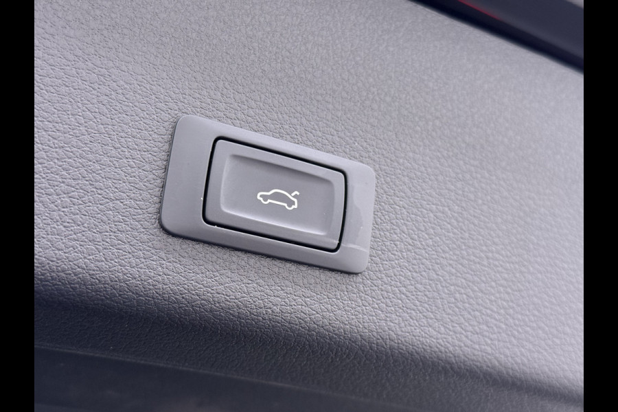 Audi e-tron 55 Quattro 95kWh 408PK Elektr.Leer+Verwarmd Pano-Dak Trekhaak Luchtvering Adap.Cruise Navi Ecc Stoelverwarming Business edition  SOH 93% LED Lmv Elek.Achterklep Privacy Glas Keyless Zwarte Hemel 1e Eigenaar 1.800KG Trekgewicht Zeer compleet! Volledig Dealer Onderhouden, net Beurt gehad bij Audi!