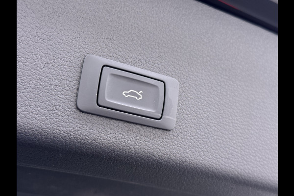 Audi e-tron 55 Quattro 95kWh 408PK Elektr.Leer+Verwarmd Pano-Dak Trekhaak Luchtvering Adap.Cruise Navi Ecc Stoelverwarming Business edition  SOH 93% LED Lmv Elek.Achterklep Privacy Glas Keyless Zwarte Hemel 1e Eigenaar 1.800KG Trekgewicht Zeer compleet! Volledig Dealer Onderhouden, net Beurt gehad bij Audi!