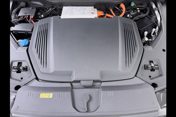 Audi e-tron 55 Quattro 95kWh 408PK Elektr.Leer+Verwarmd Pano-Dak Trekhaak Luchtvering Adap.Cruise Navi Ecc Stoelverwarming Business edition  SOH 93% LED Lmv Elek.Achterklep Privacy Glas Keyless Zwarte Hemel 1e Eigenaar 1.800KG Trekgewicht Zeer compleet! Volledig Dealer Onderhouden, net Beurt gehad bij Audi!