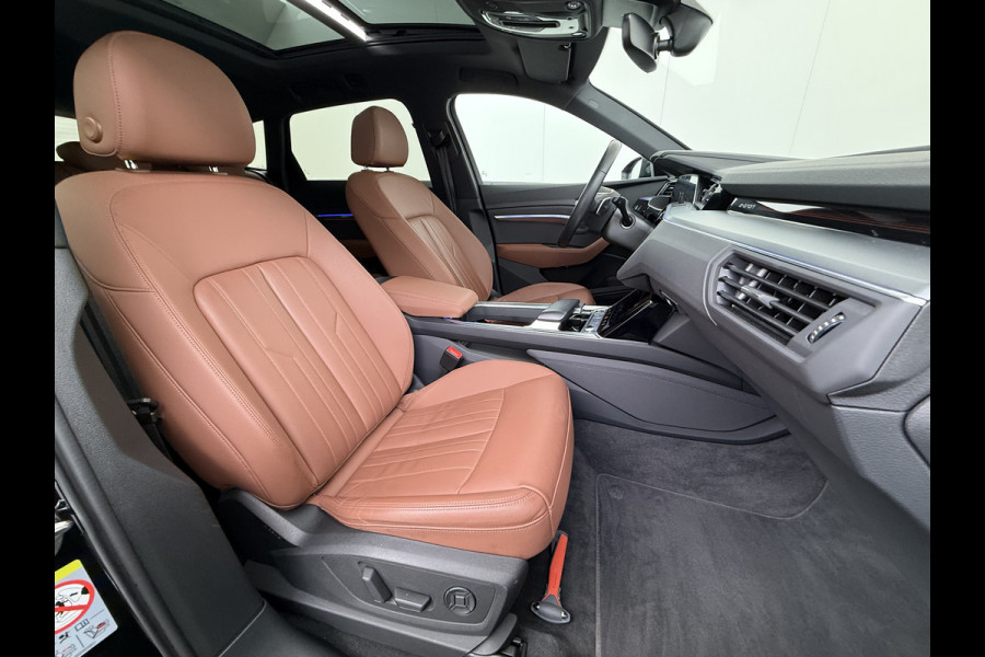 Audi e-tron 55 Quattro 95kWh 408PK Elektr.Leer+Verwarmd Pano-Dak Trekhaak Luchtvering Adap.Cruise Navi Ecc Stoelverwarming Business edition  SOH 93% LED Lmv Elek.Achterklep Privacy Glas Keyless Zwarte Hemel 1e Eigenaar 1.800KG Trekgewicht Zeer compleet! Volledig Dealer Onderhouden, net Beurt gehad bij Audi!