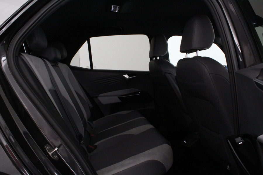 Volkswagen ID.3 First Plus 58 kWh > 91%SOH /Trekhaak / Camera / Matrix-LED / Stuurwiel verwarmd