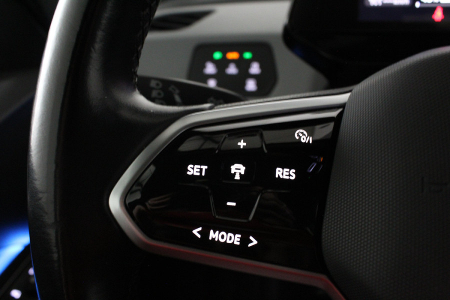 Volkswagen ID.3 First Plus 58 kWh > 91%SOH /Trekhaak / Camera / Matrix-LED / Stuurwiel verwarmd