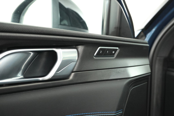 Lynk & Co 01 1.5 Zwarte Hemel, Panorama Dak, Black Pakket