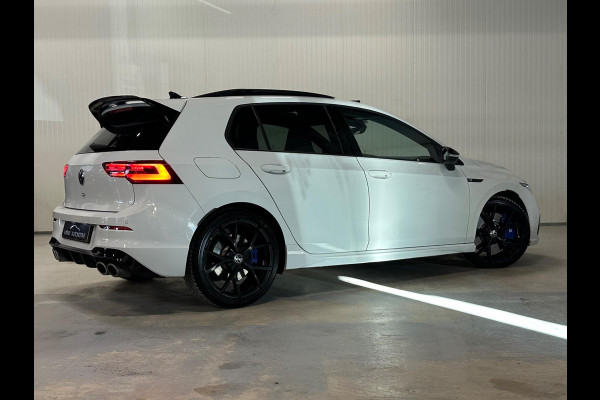 Volkswagen Golf 2.0 TSI R 4Motion | PANO | IQ LIGHTS | CAMERA | NIEUWSTAAT