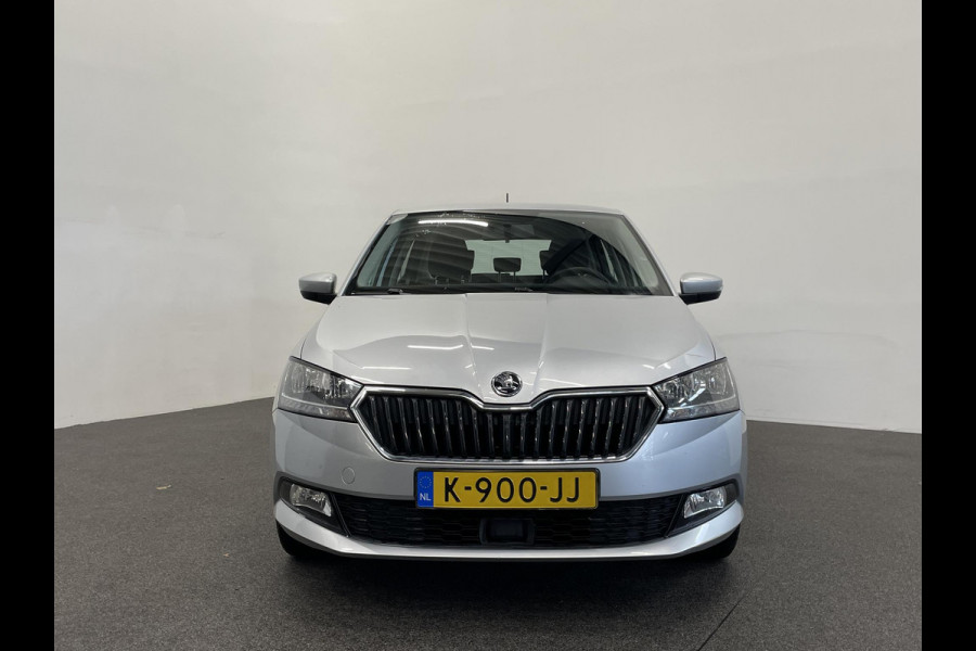 Škoda Fabia 1.0 TSI Business Edition Navigatie Apple Carplay/Android Auto Parkeersensoren achter Cruise Control Airco Lichtmetalen velgen