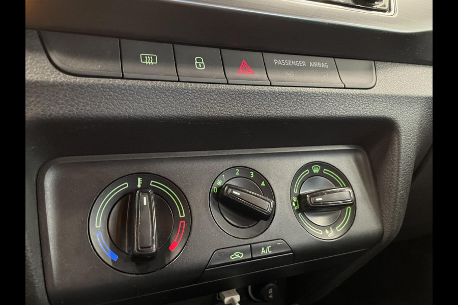 Škoda Fabia 1.0 TSI Business Edition Navigatie Apple Carplay/Android Auto Parkeersensoren achter Cruise Control Airco Lichtmetalen velgen