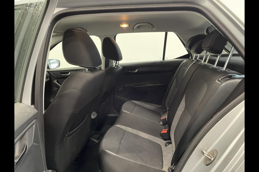 Škoda Fabia 1.0 TSI Business Edition Navigatie Apple Carplay/Android Auto Parkeersensoren achter Cruise Control Airco Lichtmetalen velgen