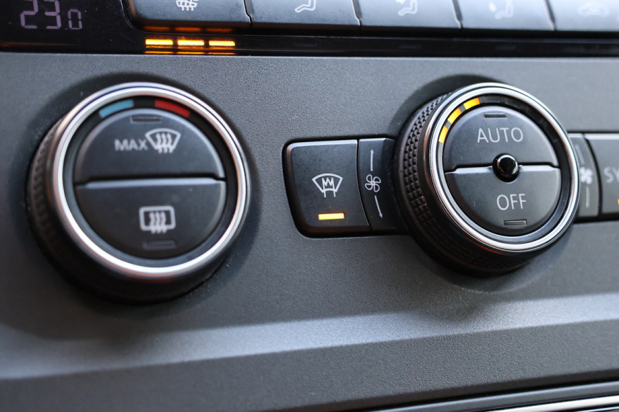 Volkswagen Caddy 2.0 TDI 150 PK L2H1 Maxi Highline | Koelwagen | L+R Schuifdeur | Bi-Xenon | ACC | Climate control | CarPlay | Navigatie | DAB | Trekhaak | Nieuwe APK | NL Auto