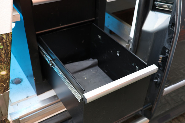 Volkswagen Caddy 2.0 TDI 150 PK L2H1 Maxi Highline | Koelwagen | L+R Schuifdeur | Bi-Xenon | ACC | Climate control | CarPlay | Navigatie | DAB | Trekhaak | Nieuwe APK | NL Auto