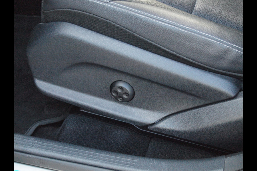 Mercedes-Benz EQC 400 4MATIC Business Solution Luxury 80 kWh | SOH 94% | Head-Up Display | Burmester Audio | 360 Camera | Schuifdak | Trekhaak |