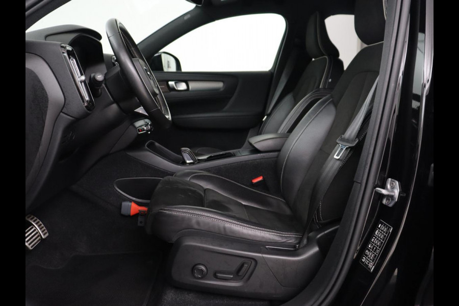 Volvo XC40 Recharge P8 AWD R Design | Stoel & stuurverwarming | Camera | Leder/Alcantara | Adaptive cruise | Keyless | Full LED | Navigatie | Harman/Kardon