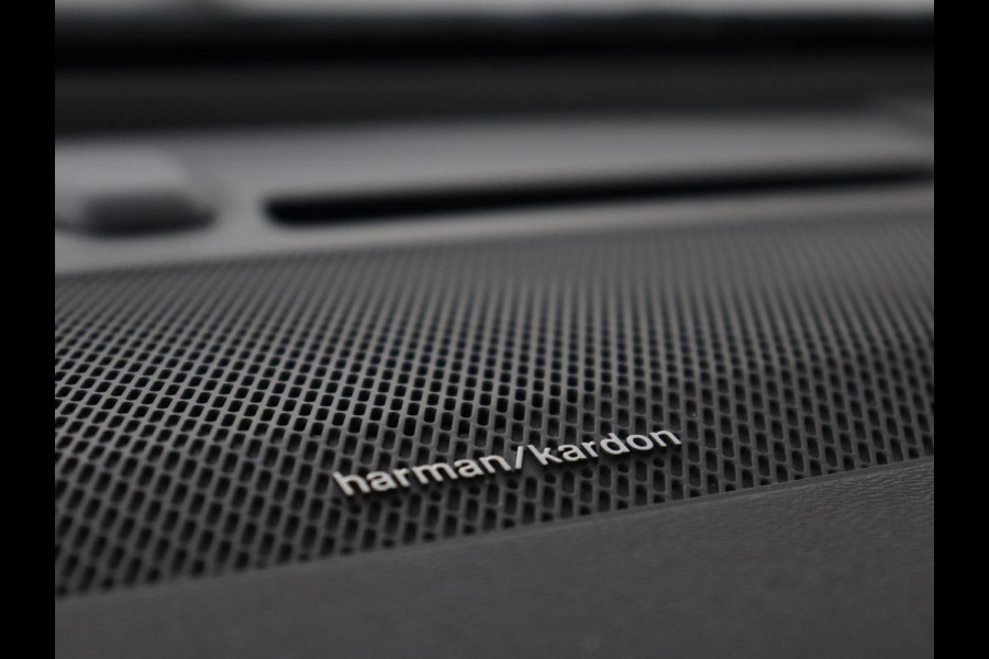 Volvo XC40 Recharge P8 AWD R Design | Stoel & stuurverwarming | Camera | Leder/Alcantara | Adaptive cruise | Keyless | Full LED | Navigatie | Harman/Kardon