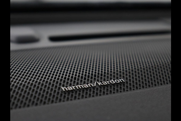 Volvo XC40 Recharge P8 AWD R Design | Stoel & stuurverwarming | Camera | Leder/Alcantara | Adaptive cruise | Keyless | Full LED | Navigatie | Harman/Kardon