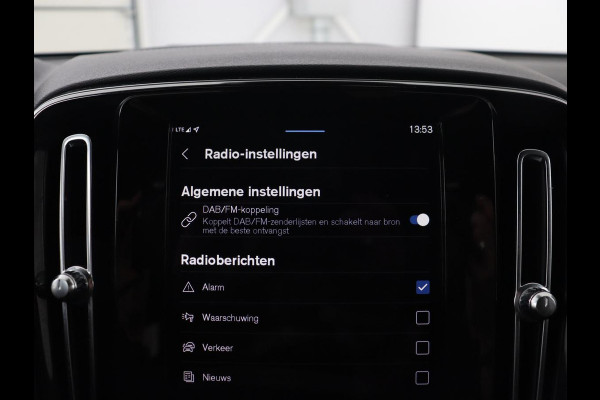 Volvo XC40 Recharge P8 AWD R Design | Stoel & stuurverwarming | Camera | Leder/Alcantara | Adaptive cruise | Keyless | Full LED | Navigatie | Harman/Kardon