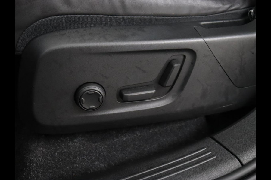 Volvo XC40 Recharge P8 AWD R Design | Stoel & stuurverwarming | Camera | Leder/Alcantara | Adaptive cruise | Keyless | Full LED | Navigatie | Harman/Kardon