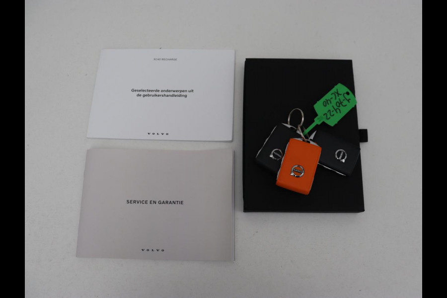 Volvo XC40 Recharge P8 AWD R Design | Stoel & stuurverwarming | Camera | Leder/Alcantara | Adaptive cruise | Keyless | Full LED | Navigatie | Harman/Kardon