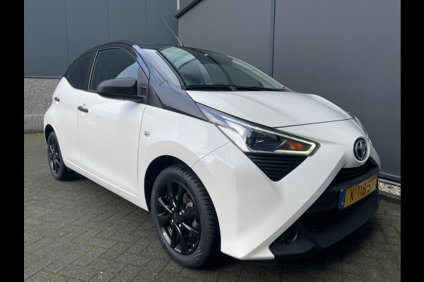 Toyota Aygo 1.0 VVT-i x-fun Airco - Bluetooth - Radio - Stuur multifunctioneel - Sportwielen 15 inch - All season banden - Elektrische ramen voor - Start/stop systeem