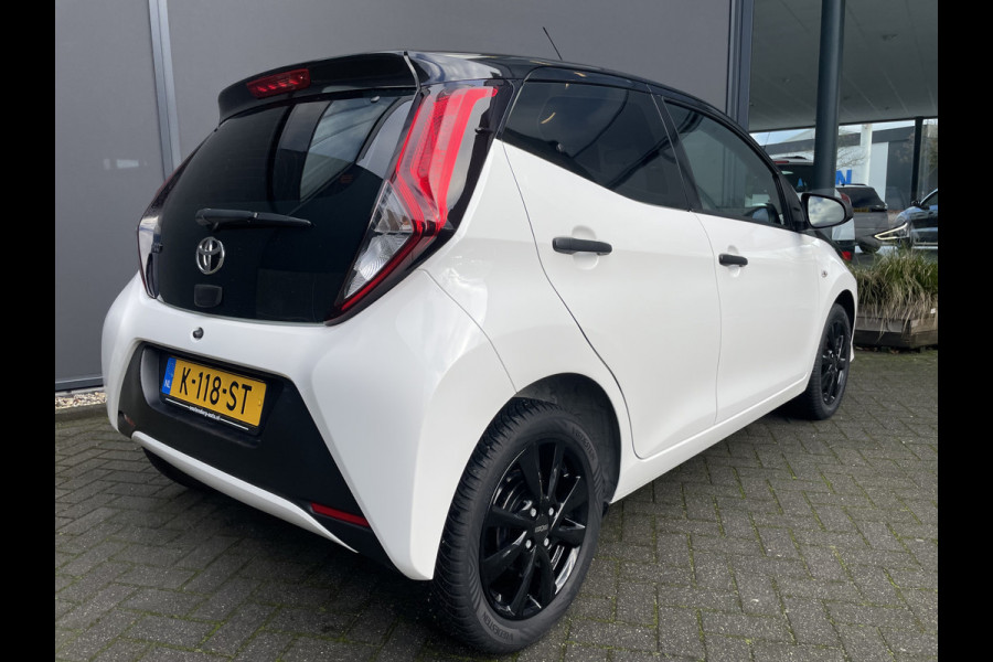 Toyota Aygo 1.0 VVT-i x-fun Airco - Bluetooth - Radio - Stuur multifunctioneel - Sportwielen 15 inch - All season banden - Elektrische ramen voor - Start/stop systeem