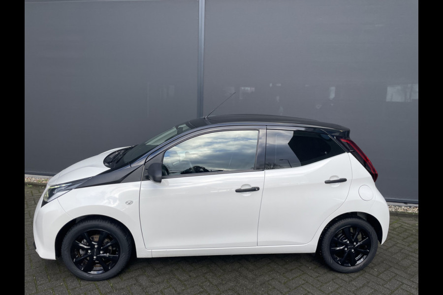 Toyota Aygo 1.0 VVT-i x-fun Airco - Bluetooth - Radio - Stuur multifunctioneel - Sportwielen 15 inch - All season banden - Elektrische ramen voor - Start/stop systeem