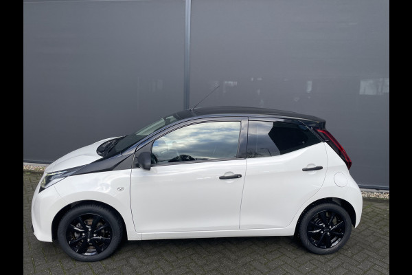Toyota Aygo 1.0 VVT-i x-fun Airco - Bluetooth - Radio - Stuur multifunctioneel - Sportwielen 15 inch - All season banden - Elektrische ramen voor - Start/stop systeem