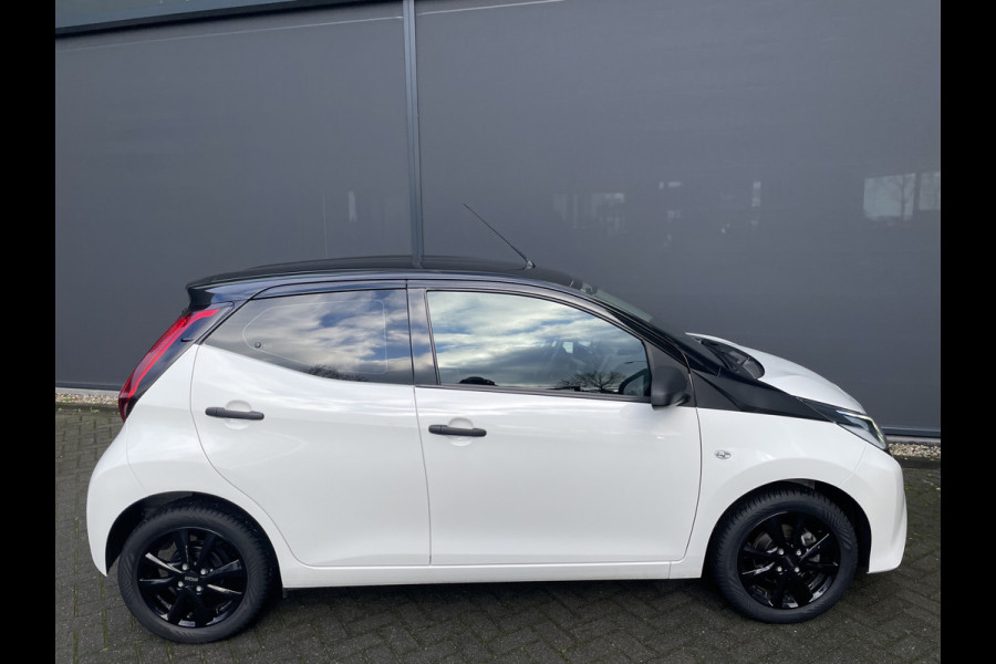 Toyota Aygo 1.0 VVT-i x-fun Airco - Bluetooth - Radio - Stuur multifunctioneel - Sportwielen 15 inch - All season banden - Elektrische ramen voor - Start/stop systeem
