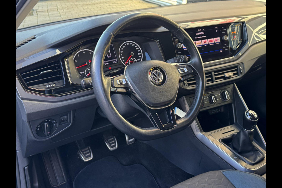 Volkswagen Polo 1.0 MPI R-Line Styling - Apple CarPlay / Navigatie I Airco I PDC I Sport velgen I 87.000 KM Dealer onderhouden