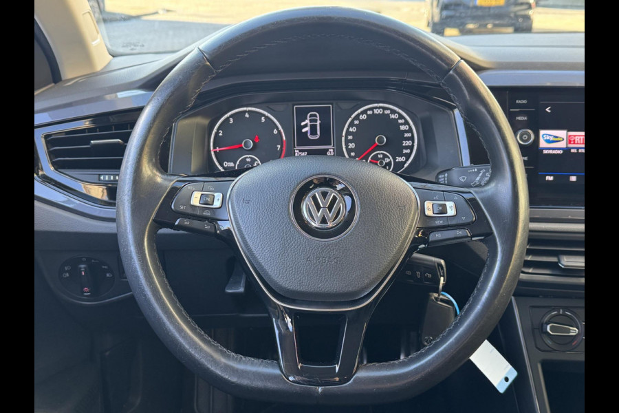 Volkswagen Polo 1.0 MPI R-Line Styling - Apple CarPlay / Navigatie I Airco I PDC I Sport velgen I 87.000 KM Dealer onderhouden