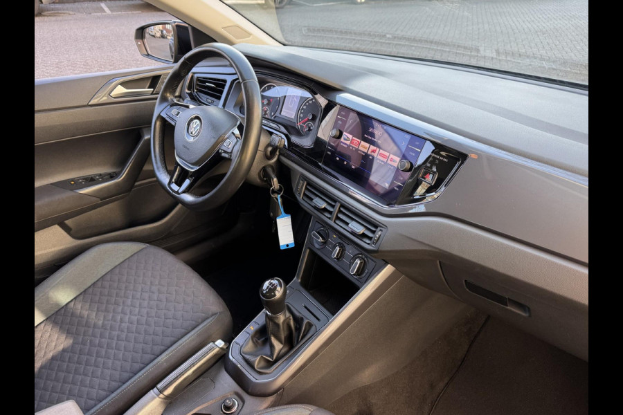 Volkswagen Polo 1.0 MPI R-Line Styling - Apple CarPlay / Navigatie I Airco I PDC I Sport velgen I 87.000 KM Dealer onderhouden