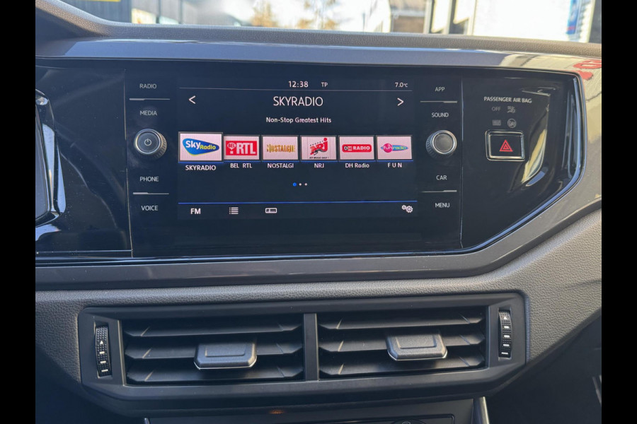 Volkswagen Polo 1.0 MPI R-Line Styling - Apple CarPlay / Navigatie I Airco I PDC I Sport velgen I 87.000 KM Dealer onderhouden