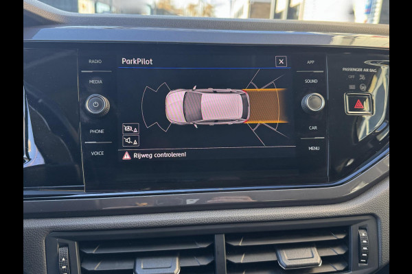 Volkswagen Polo 1.0 MPI R-Line Styling - Apple CarPlay / Navigatie I Airco I PDC I Sport velgen I 87.000 KM Dealer onderhouden