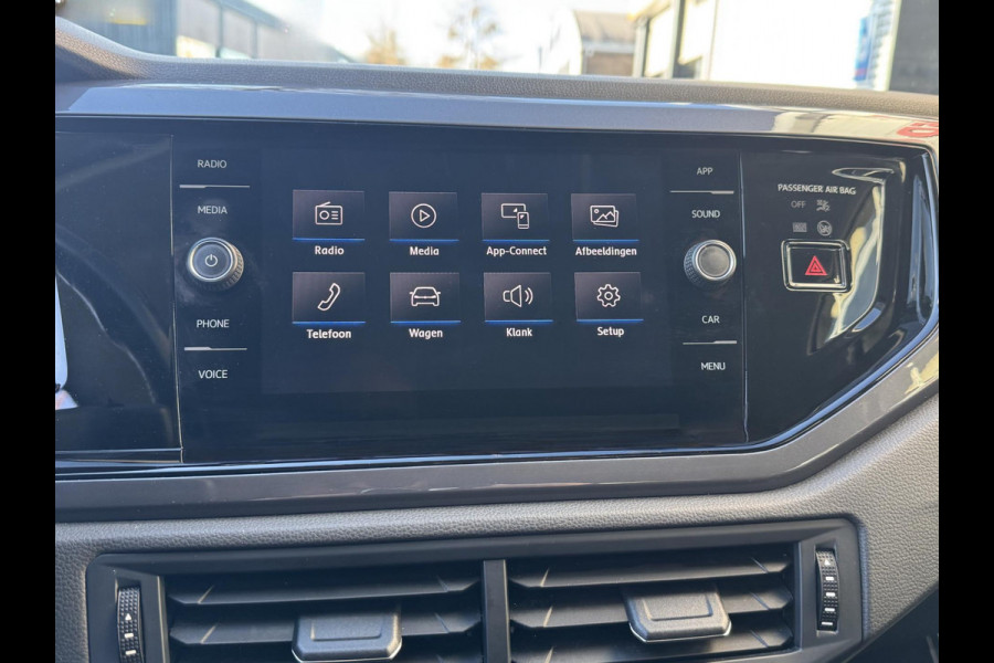 Volkswagen Polo 1.0 MPI R-Line Styling - Apple CarPlay / Navigatie I Airco I PDC I Sport velgen I 87.000 KM Dealer onderhouden