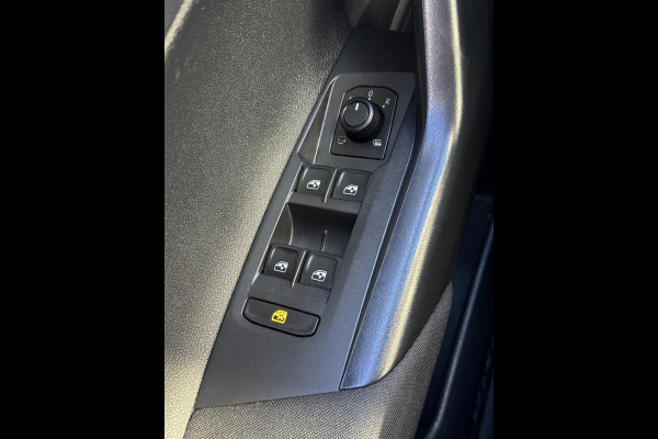 Volkswagen Polo 1.0 MPI R-Line Styling - Apple CarPlay / Navigatie I Airco I PDC I Sport velgen I 87.000 KM Dealer onderhouden