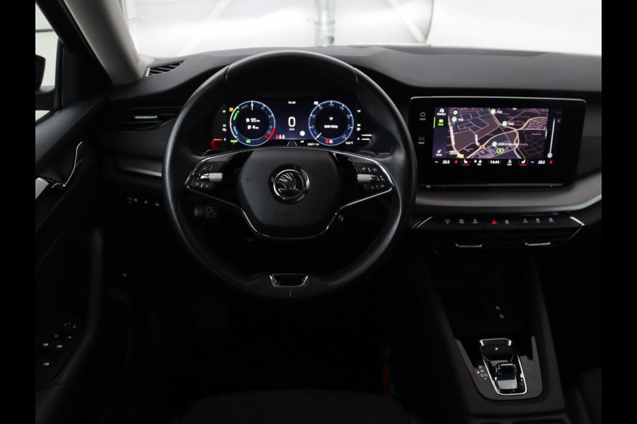 Škoda Octavia 1.4 TSI iV PHEV Business Edition | Stoelverwarming | Adaptive cruise | Carplay | Keyless | Navigatie | Parkeerhulp | Full LED | Digital Cockpit | Climate control | Bluetooth | Plug In