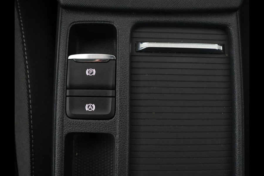 Škoda Octavia 1.4 TSI iV PHEV Business Edition | Stoelverwarming | Adaptive cruise | Carplay | Keyless | Navigatie | Parkeerhulp | Full LED | Digital Cockpit | Climate control | Bluetooth | Plug In