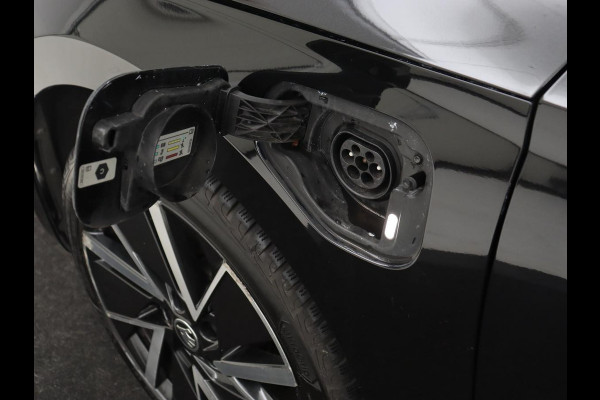 Škoda Octavia 1.4 TSI iV PHEV Business Edition | Stoelverwarming | Adaptive cruise | Carplay | Keyless | Navigatie | Parkeerhulp | Full LED | Digital Cockpit | Climate control | Bluetooth | Plug In