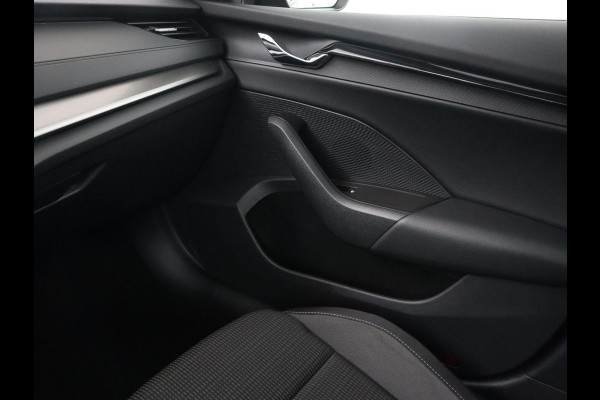 Škoda Octavia 1.4 TSI iV PHEV Business Edition | Stoelverwarming | Adaptive cruise | Carplay | Keyless | Navigatie | Parkeerhulp | Full LED | Digital Cockpit | Climate control | Bluetooth | Plug In