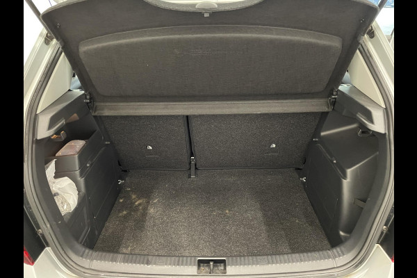 Škoda Fabia 1.0 TSI Business Edition Navigatie Apple Carplay/Android Auto Parkeersensoren achter Cruise Control Airco Lichtmetalen velgen